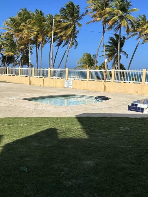 Ocean Blue Beach Apt 卢基约 外观 照片