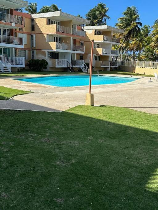 Ocean Blue Beach Apt 卢基约 外观 照片