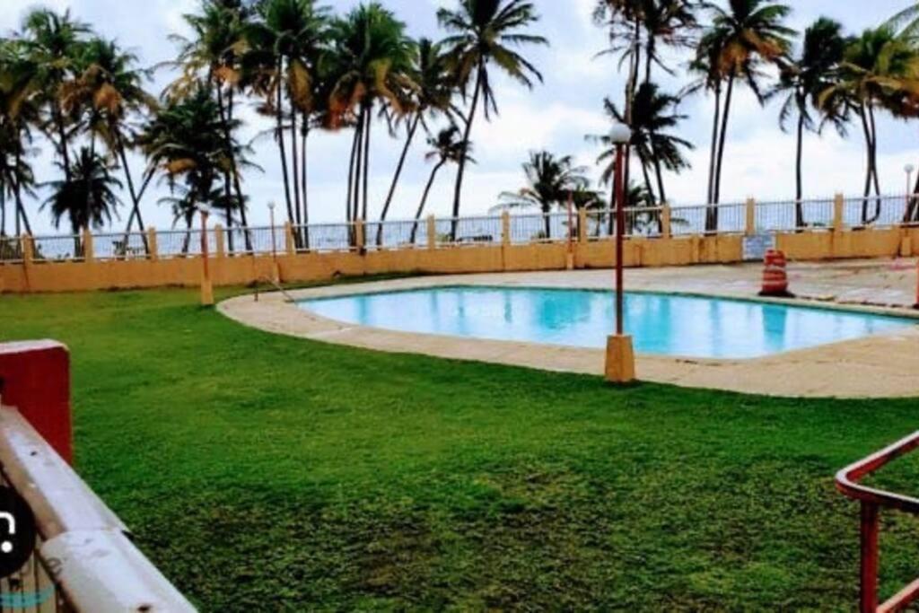 Ocean Blue Beach Apt 卢基约 外观 照片