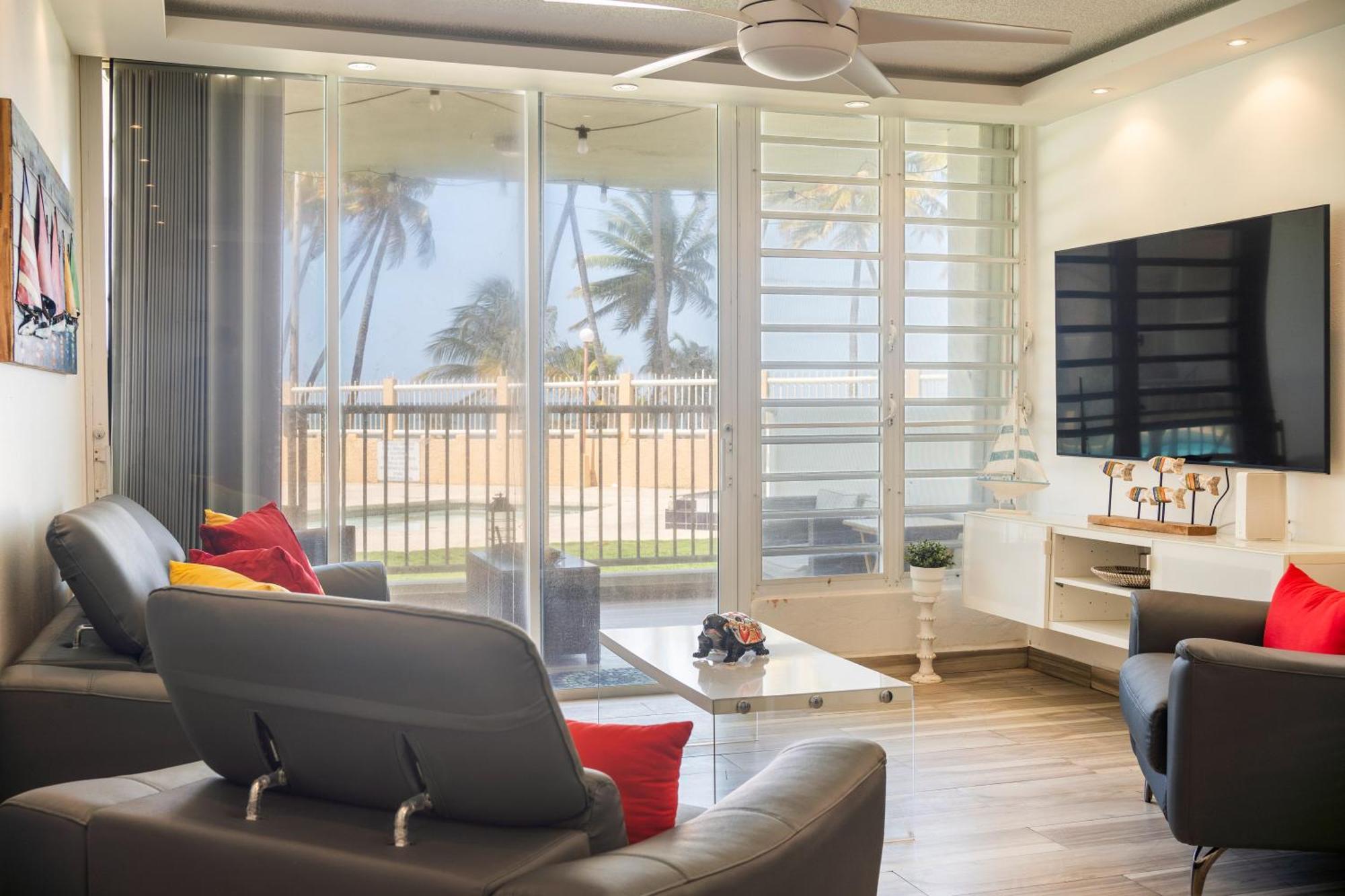 Ocean Blue Beach Apt 卢基约 外观 照片