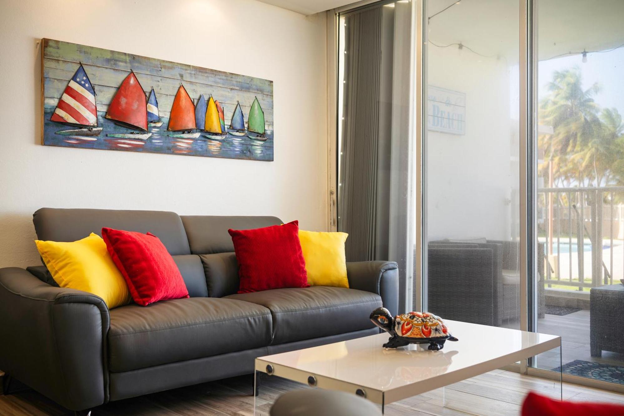 Ocean Blue Beach Apt 卢基约 外观 照片