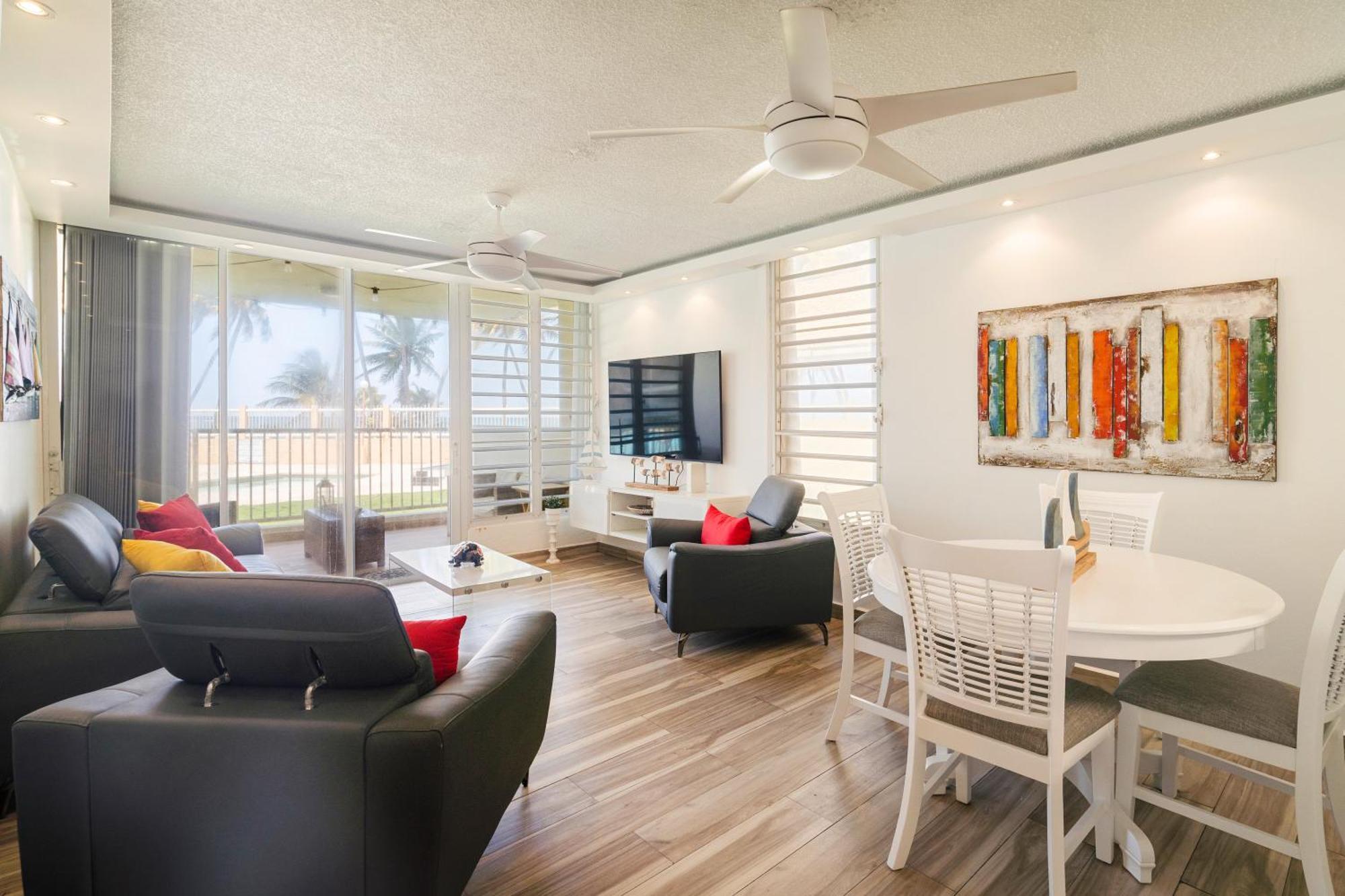 Ocean Blue Beach Apt 卢基约 外观 照片