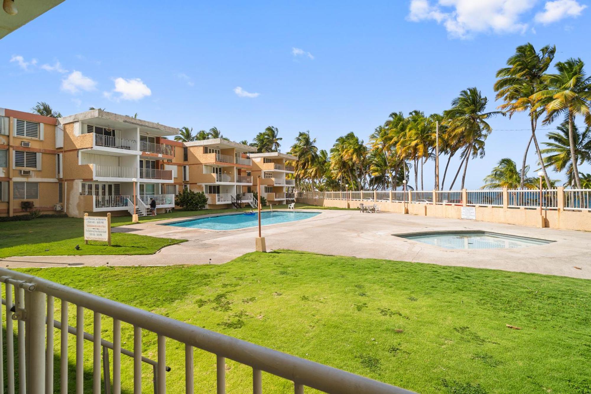 Ocean Blue Beach Apt 卢基约 外观 照片