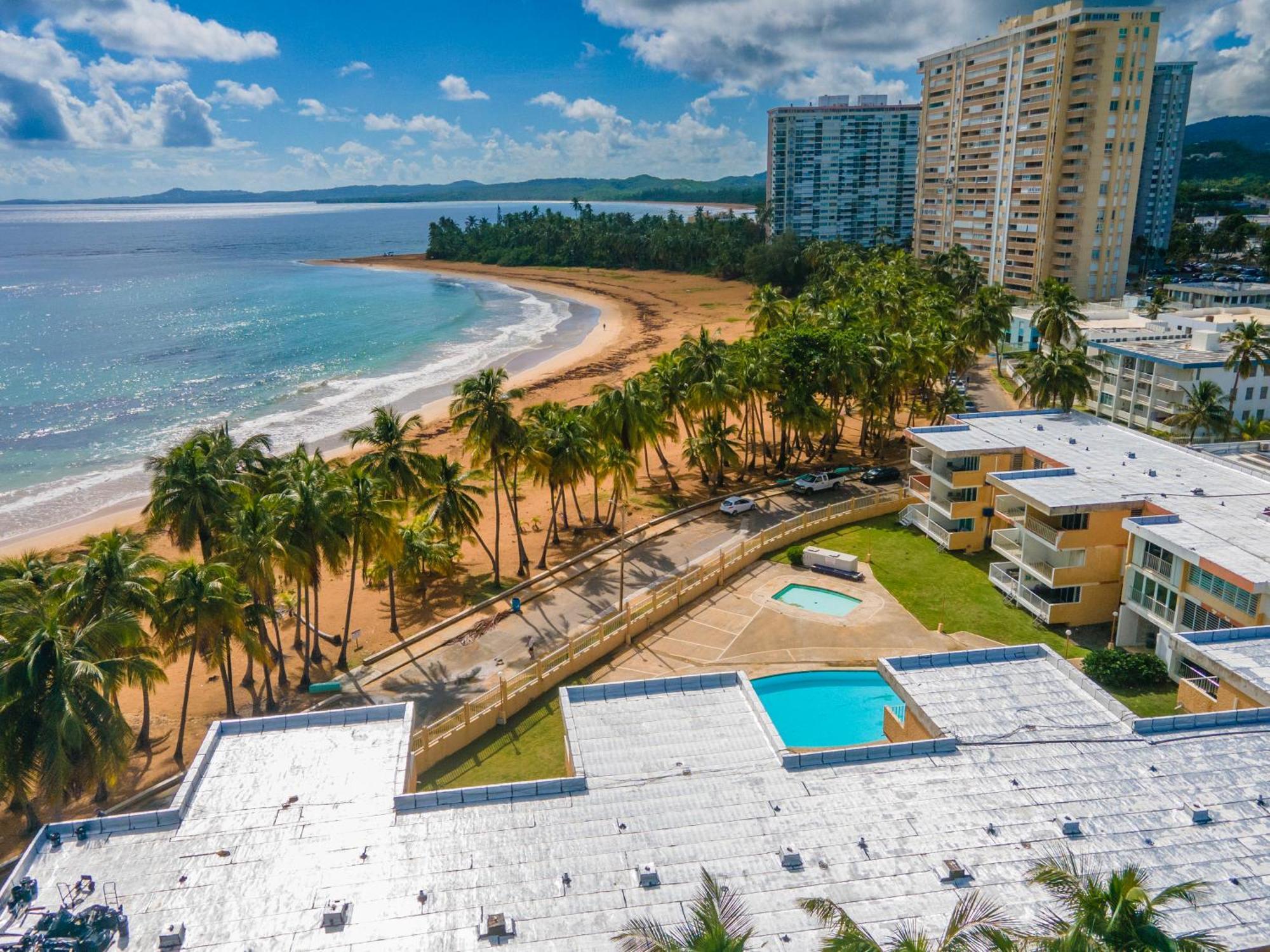 Ocean Blue Beach Apt 卢基约 外观 照片